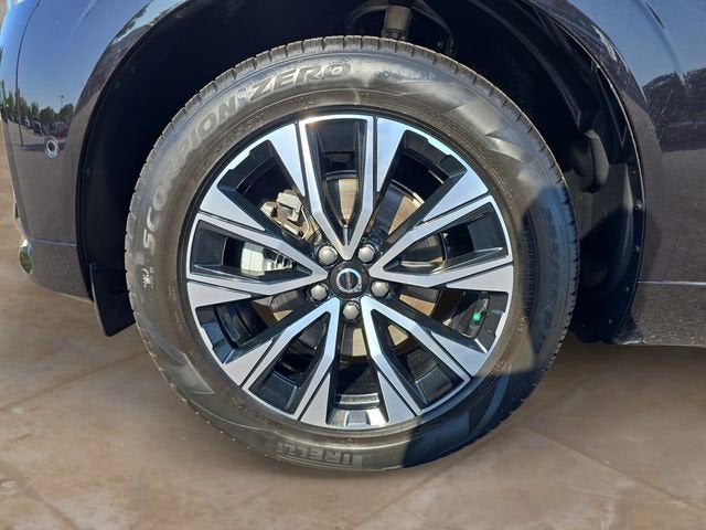 2024 Volvo XC60 Plus Dark Theme