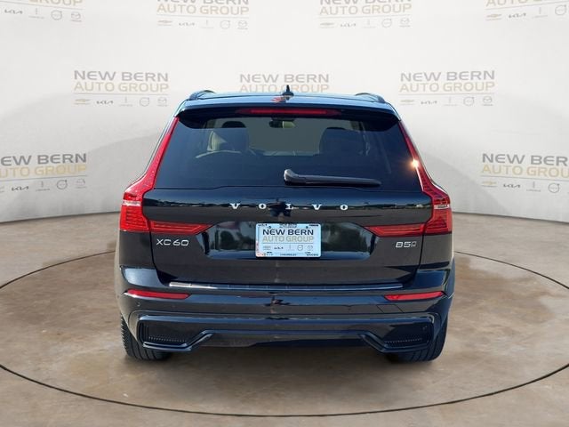 2024 Volvo XC60 Plus Dark Theme