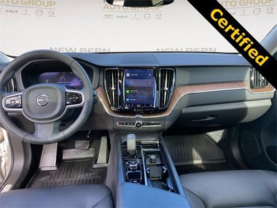 2023 Volvo XC60 Plus Bright Theme