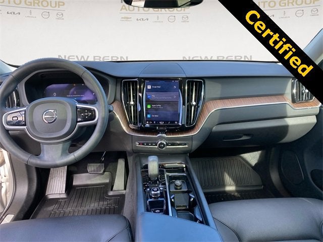 2023 Volvo XC60 Plus Bright Theme