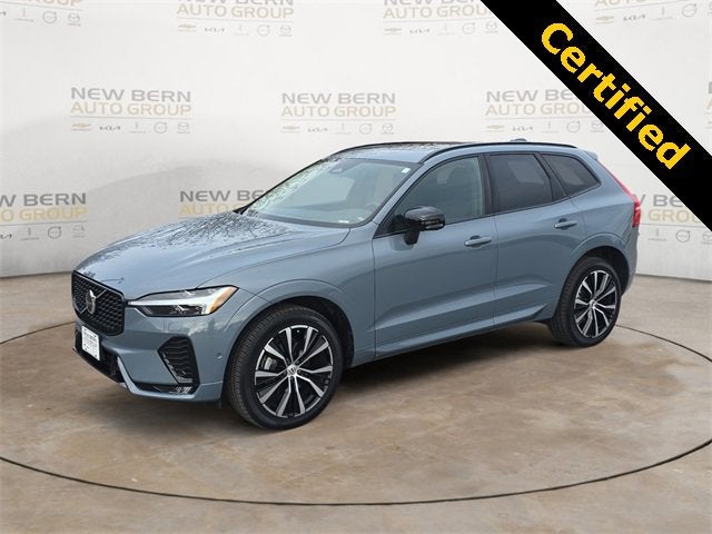 2023 Volvo XC60 Plus Dark Theme