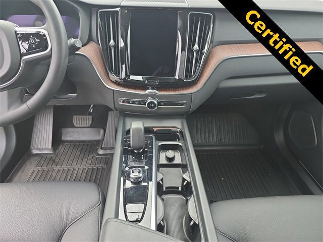 2023 Volvo XC60 Plus Dark Theme