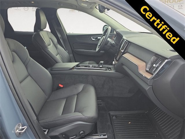 2023 Volvo XC60 Plus Dark Theme