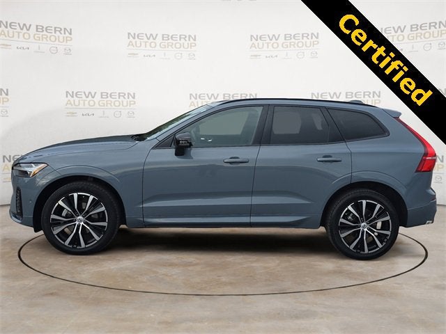 2023 Volvo XC60 Plus Dark Theme