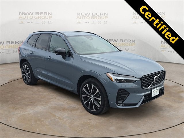 2023 Volvo XC60 Plus Dark Theme