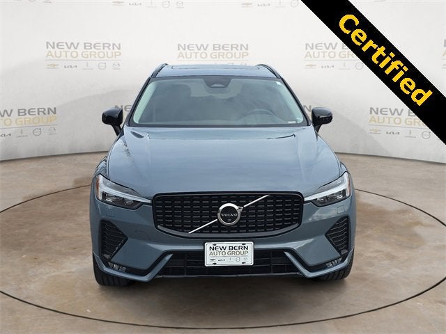 2023 Volvo XC60 Plus Dark Theme