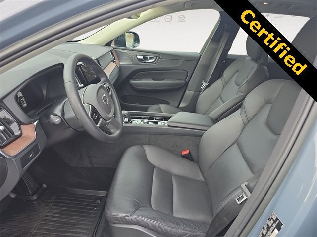 2023 Volvo XC60 Plus Dark Theme