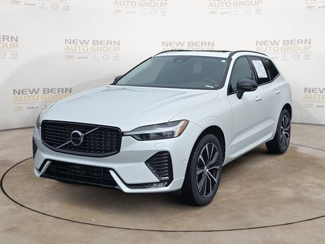 2023 Volvo XC60 Plus Dark Theme