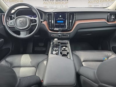 2023 Volvo XC60 Plus Dark Theme