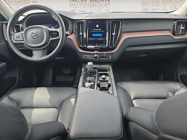 2023 Volvo XC60 Plus Dark Theme