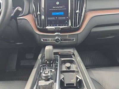 2023 Volvo XC60 Plus Dark Theme