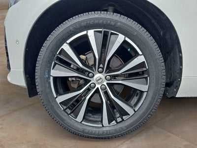 2023 Volvo XC60 Plus Dark Theme