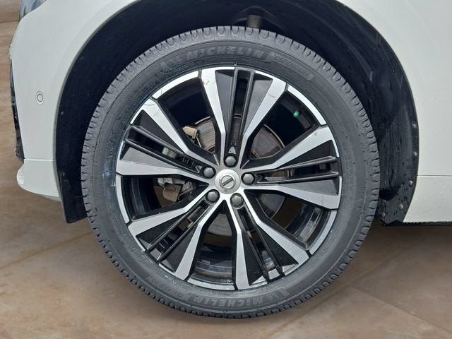 2023 Volvo XC60 Plus Dark Theme