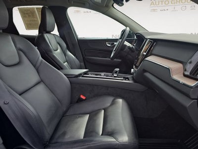 2023 Volvo XC60 Plus Dark Theme