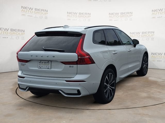 2023 Volvo XC60 Plus Dark Theme