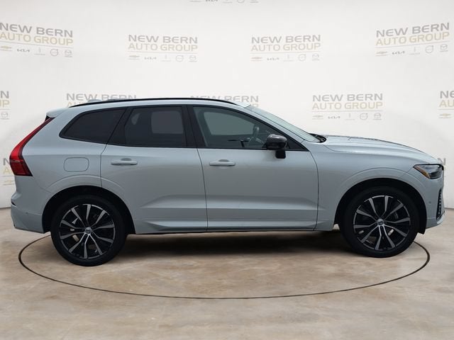 2023 Volvo XC60 Plus Dark Theme
