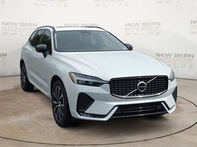 2023 Volvo XC60 Plus Dark Theme