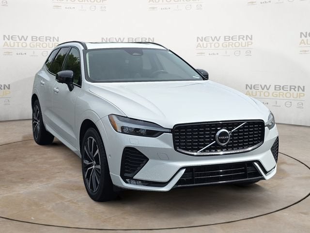 2023 Volvo XC60 Plus Dark Theme
