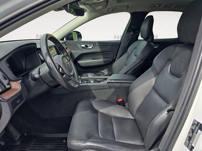 2023 Volvo XC60 Plus Dark Theme