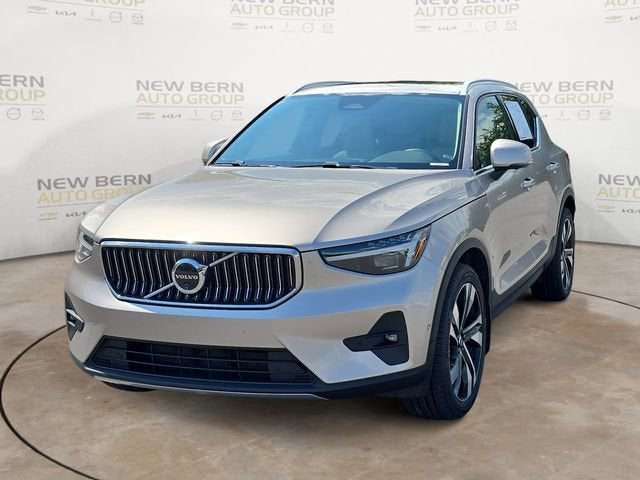 2024 Volvo XC40 Plus Bright Theme