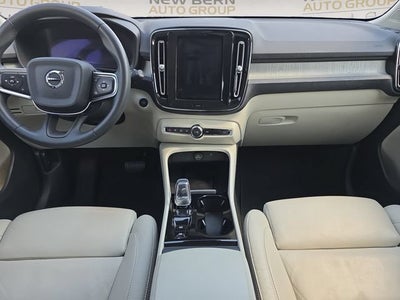 2024 Volvo XC40 Plus Bright Theme