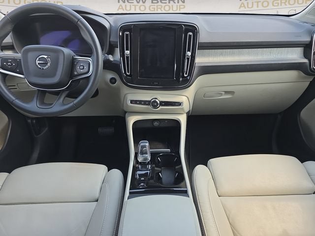 2024 Volvo XC40 Plus Bright Theme