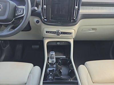 2024 Volvo XC40 Plus Bright Theme