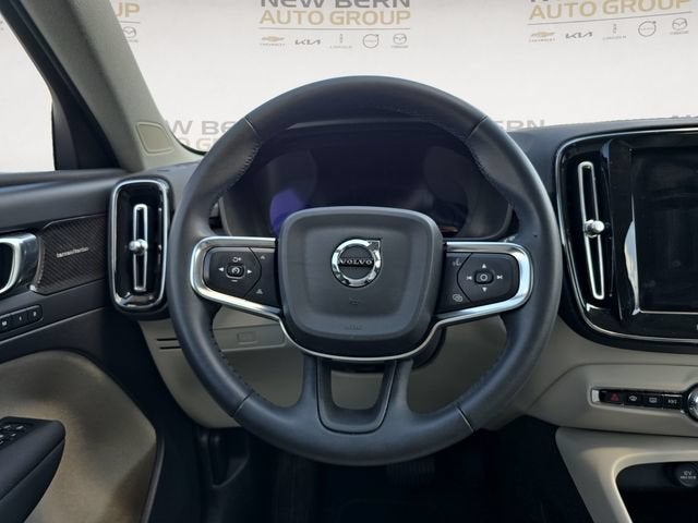 2024 Volvo XC40 Plus Bright Theme