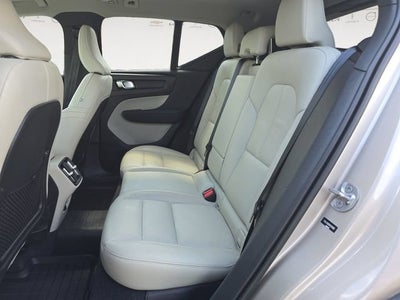2024 Volvo XC40 Plus Bright Theme