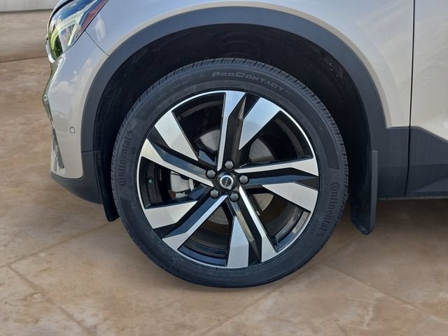 2024 Volvo XC40 Plus Bright Theme