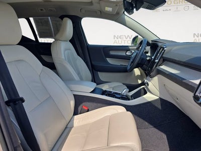 2024 Volvo XC40 Plus Bright Theme