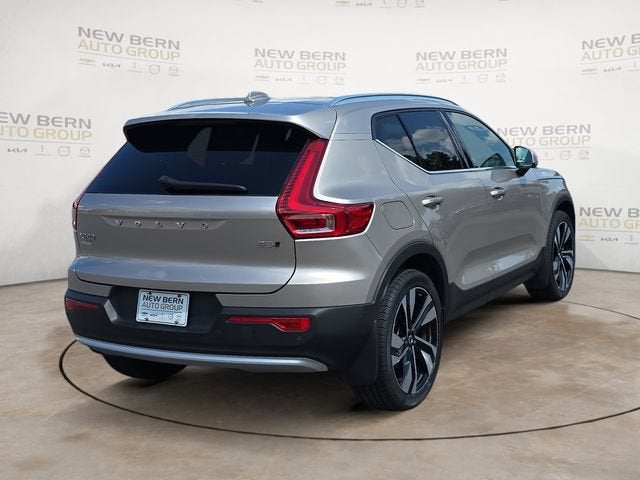2024 Volvo XC40 Plus Bright Theme