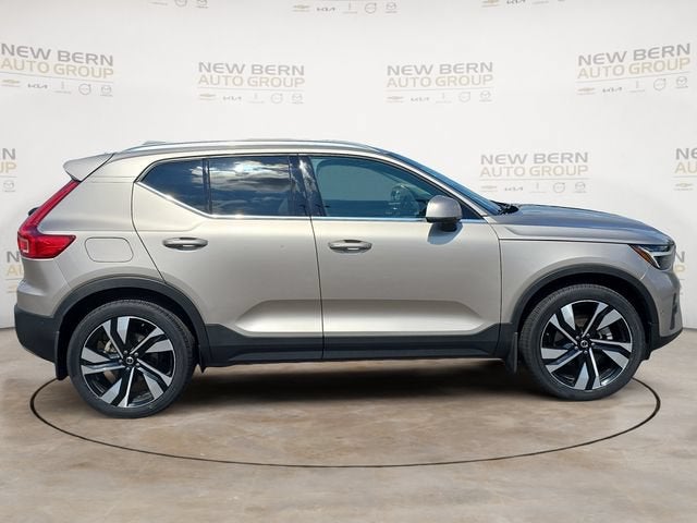 2024 Volvo XC40 Plus Bright Theme