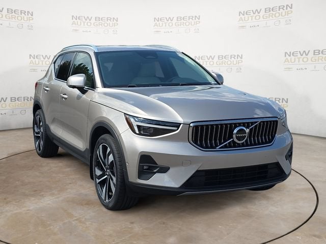 2024 Volvo XC40 Plus Bright Theme