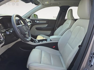2024 Volvo XC40 Plus Bright Theme
