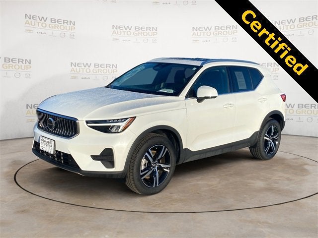 2025 Volvo XC40 Core Bright Theme