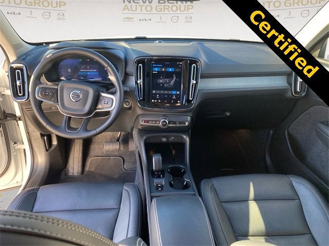 2025 Volvo XC40 Core Bright Theme