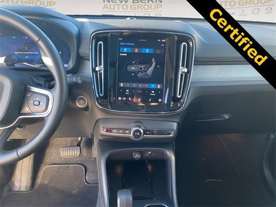 2025 Volvo XC40 Core Bright Theme