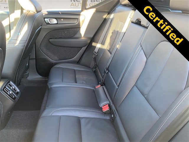 2025 Volvo XC40 Core Bright Theme