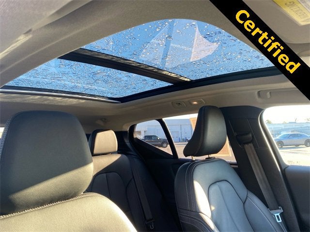 2025 Volvo XC40 Core Bright Theme