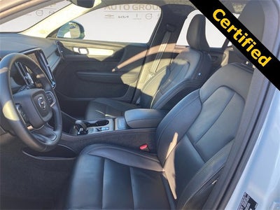 2025 Volvo XC40 Core Bright Theme