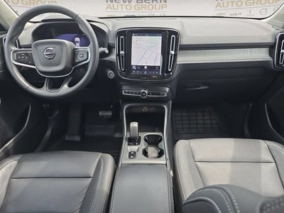 2024 Volvo XC40 Core Bright Theme