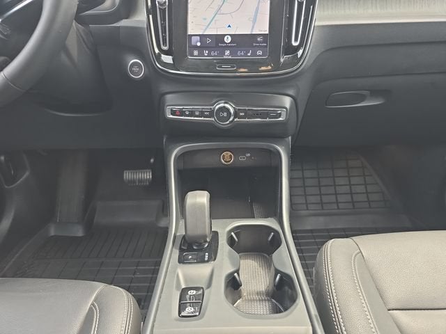 2024 Volvo XC40 Core Bright Theme