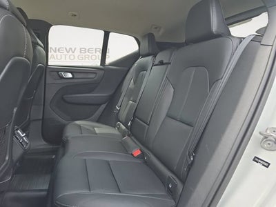 2024 Volvo XC40 Core Bright Theme