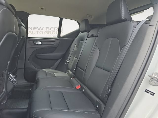 2024 Volvo XC40 Core Bright Theme