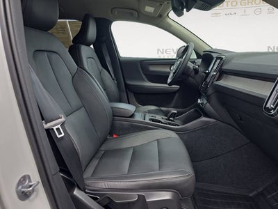 2024 Volvo XC40 Core Bright Theme