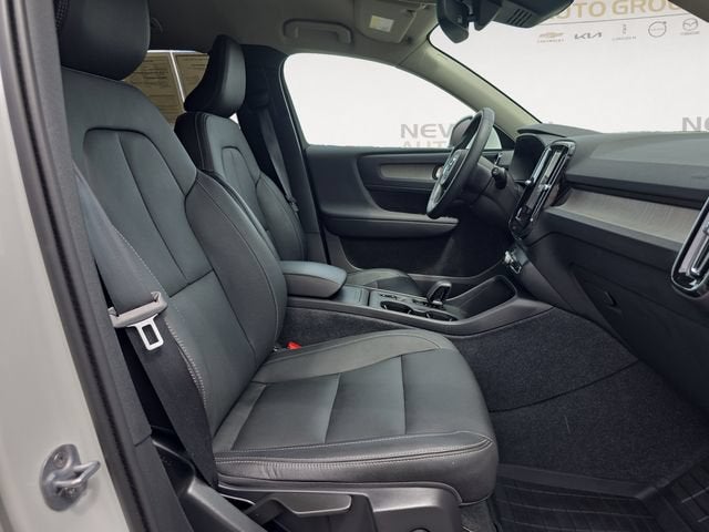2024 Volvo XC40 Core Bright Theme