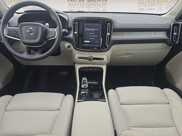 2024 Volvo XC40 Plus Dark Theme