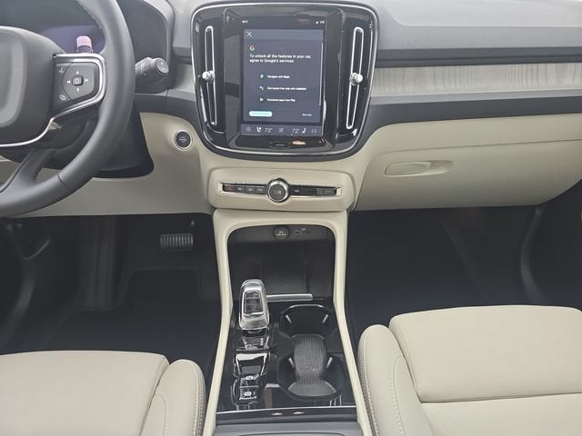 2024 Volvo XC40 Plus Dark Theme