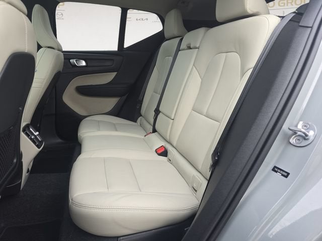 2024 Volvo XC40 Plus Dark Theme